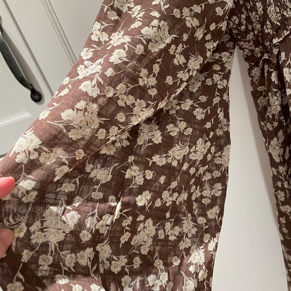 Stunning v neck mini dress - Picture 3 of 6